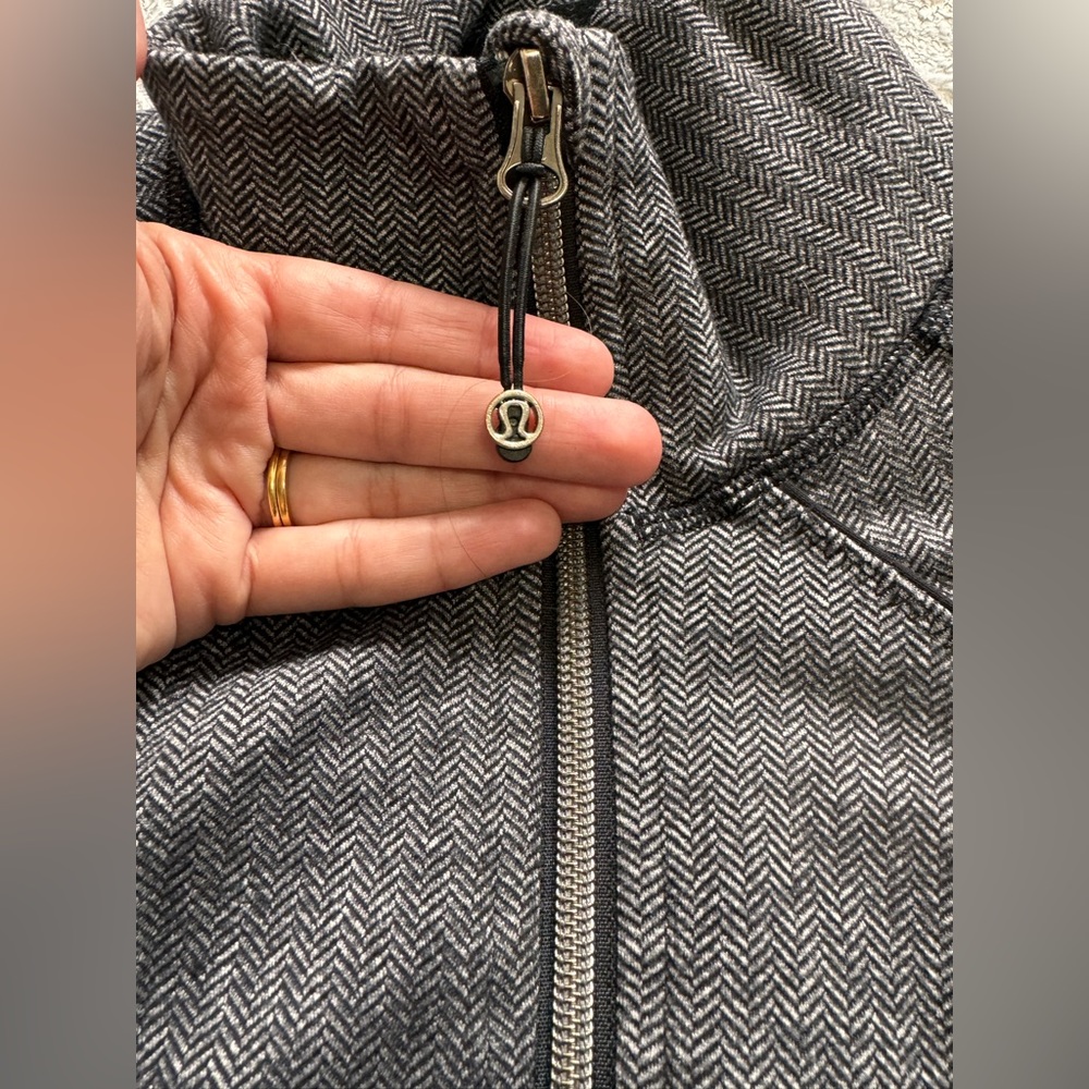 LULULEMON🖤 Jacket - Picture 2 of 5